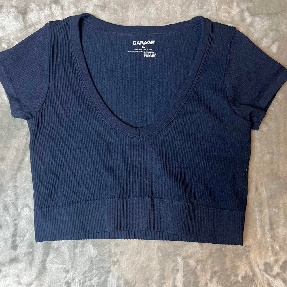 GARAGE Navy Blue Ribbed V Neck Cropped Short Sleeve Top Size‎ Large